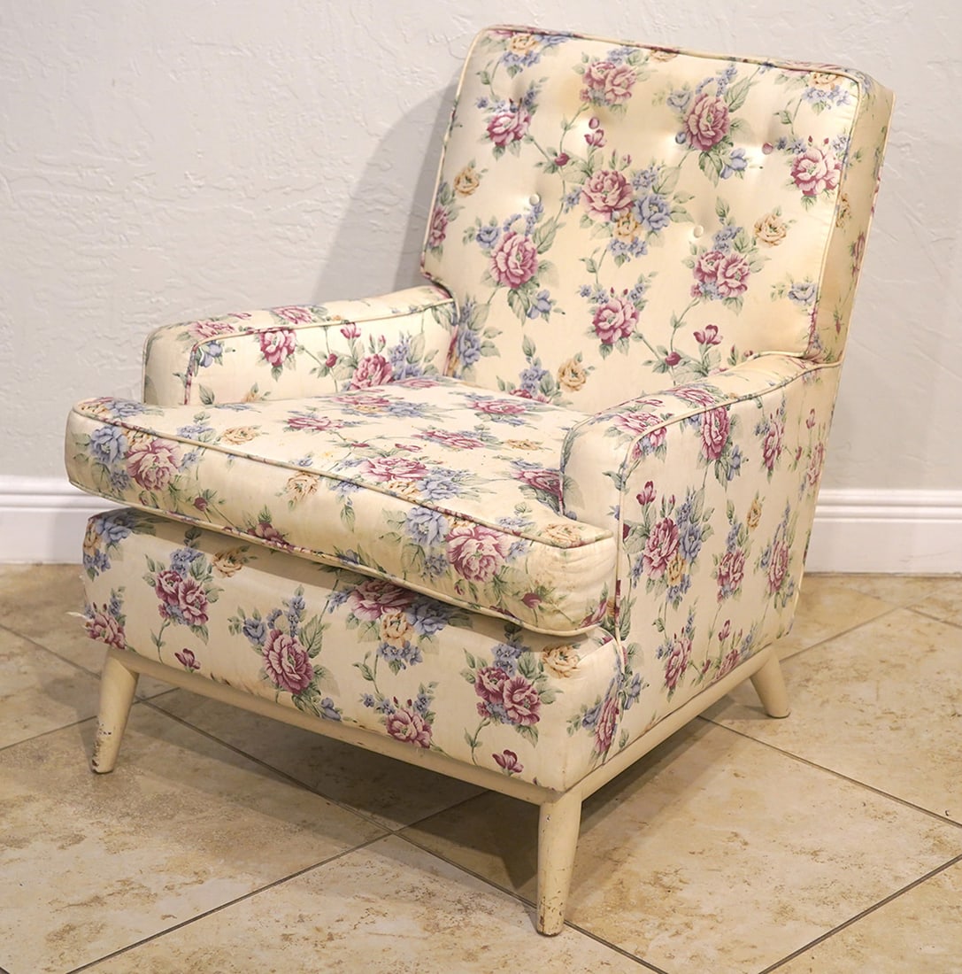 Robsjohn Gibbings Widdicomb Club Chair Unrestored: Robsjohn Gibbings for Widdicomb club chair, unrestored AS-IS condition. Good Structure. Measures 28"W x 22" D x 33"H from the back x 19"H from the front. Chair needs new upholstery. Condition report: 