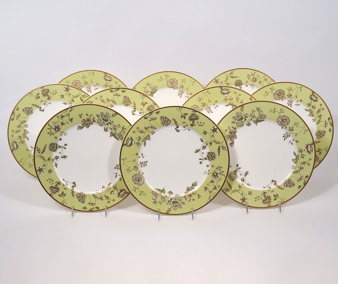 Ten Villeroy & Boch Golden Garden Chargers: Ten Villeroy & Boch 'Golden Garden' porcelain charger plates (11.75"). They are decorated with light green borders and floral decorations. Condition report: Good condition, please examine all photos c