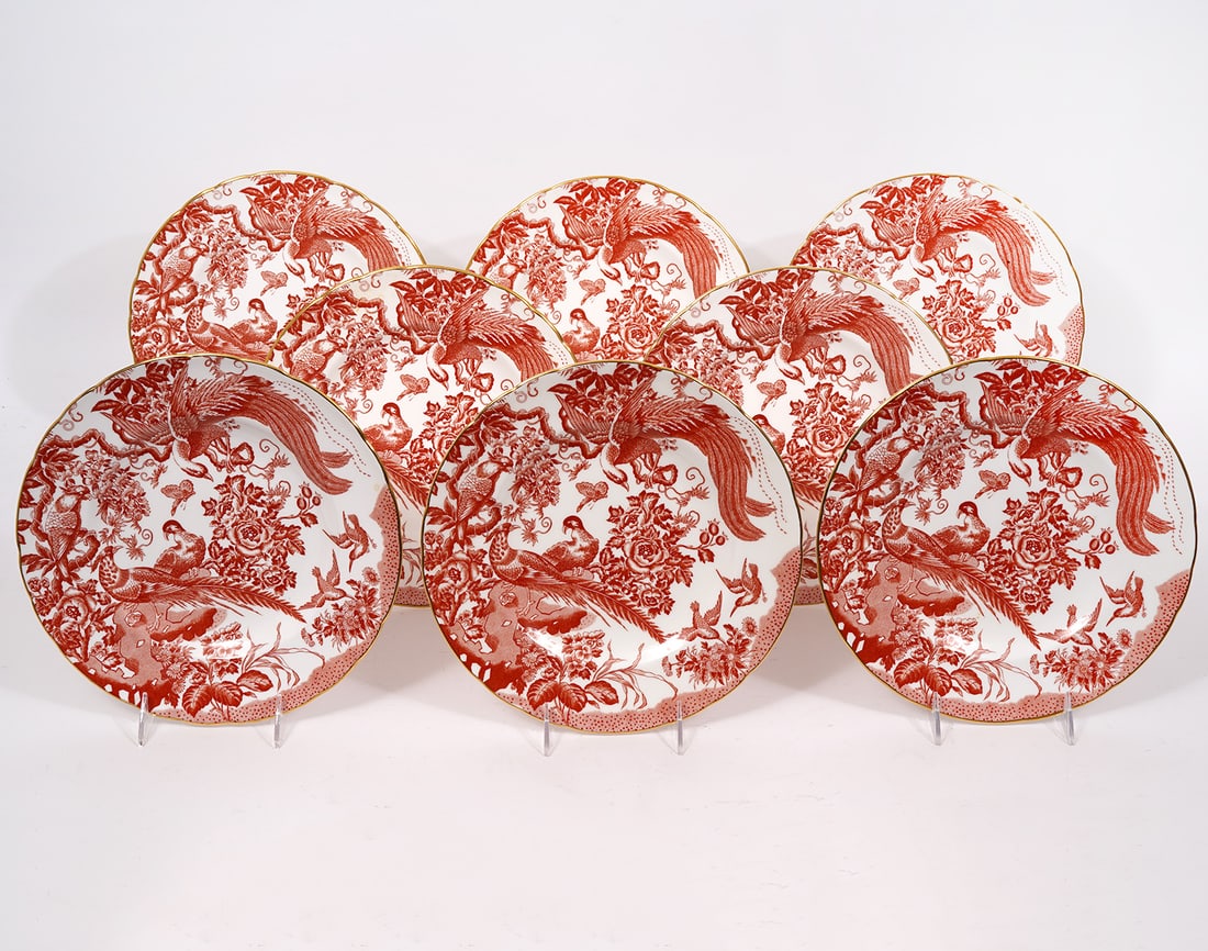 8 Royal Crown Derby 'Red Aves' Dinner Plates: 8 Royal Crown Derby bone china dinner plates in the 'Red Aves' pattern with 22K yellow gold trim on slightly scalloped rims. Measures 10.5"W each. Condition report: good condition, no issues, please s