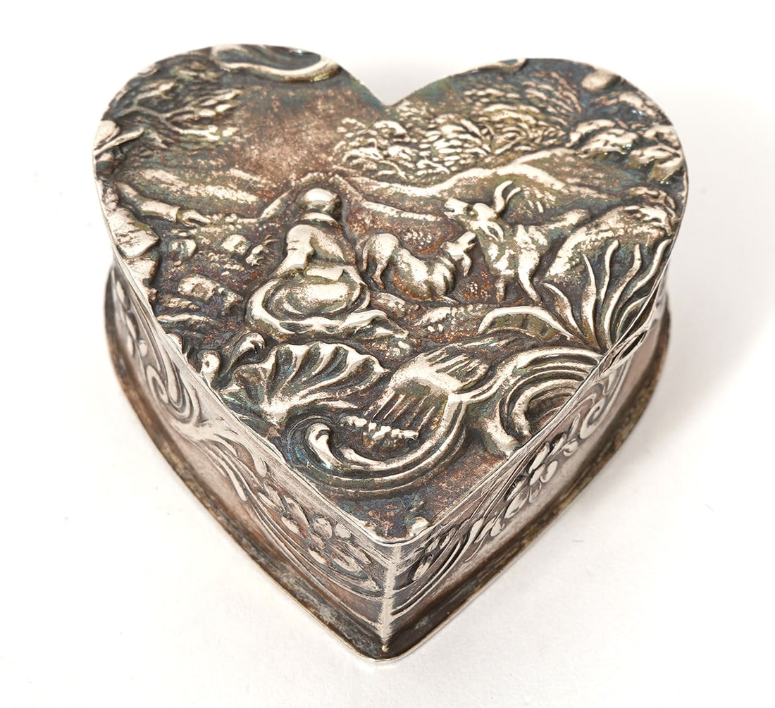Continental Repousse Silver Heart Shaped Box (1 of 7)