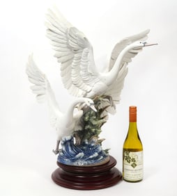 Large Lladro 'Swans Take Flight' Porcelain Figure