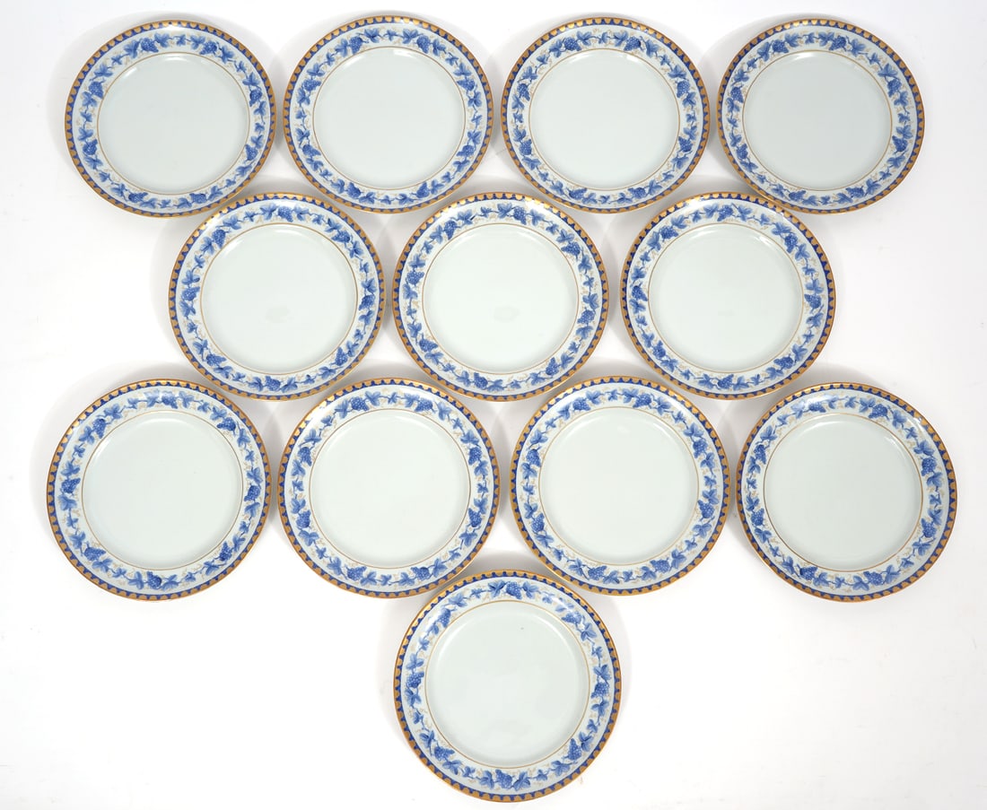 12 Bread & Butter Plates 'Douro' by VISTA ALEGRE: 12 Bread & Butter Plates In ‘’Douro'' pattern by VISTA ALEGRE, measures 6.75’’ D. Condition report: good condition, no issues, please see all photos. Contact C. Biddle Auction Gallery for more