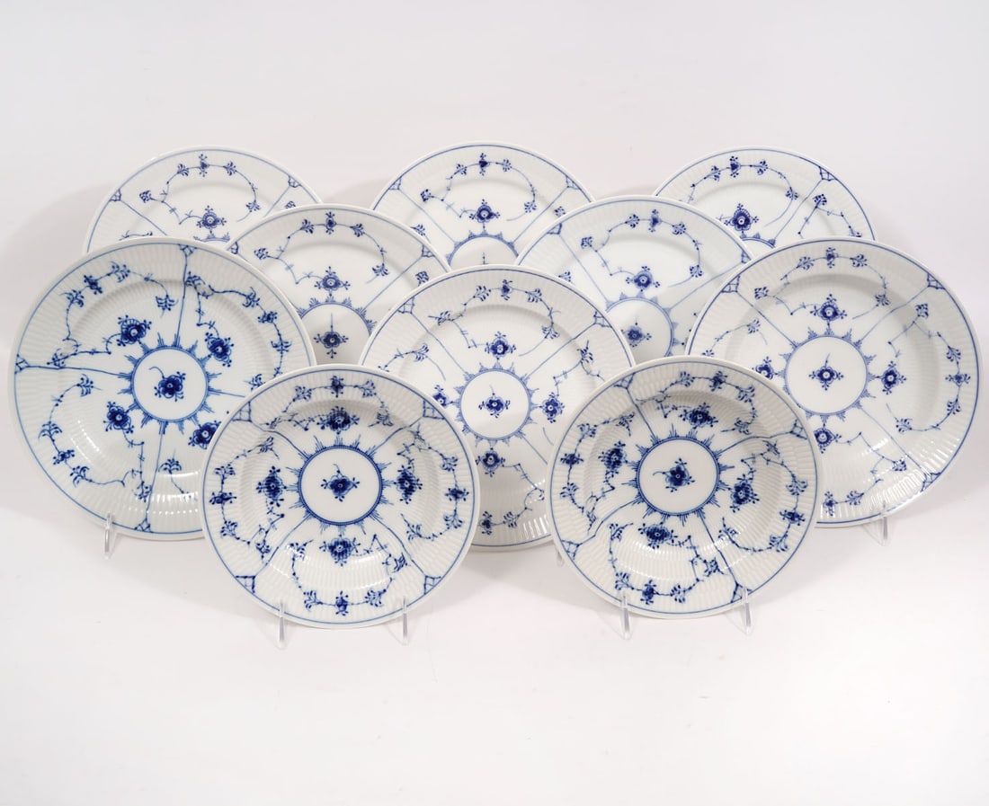 Royal Copenhagen Blue Fluted Plates/Bowls: This lot includes Royal Copenhagen Blue Fluted (5) Dinner plates 10’’ W; (1) luncheon plate 9.5’' W; (2) rimmed bowls 8.5"W; (1) rimmed bowl 9.75"W; (1) large rimmed bowl 10"W. Condition report: