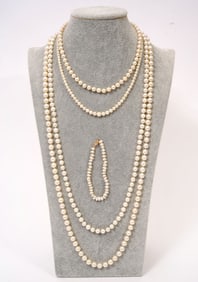Five Cultured Pearl Pcs with Gold Clasp