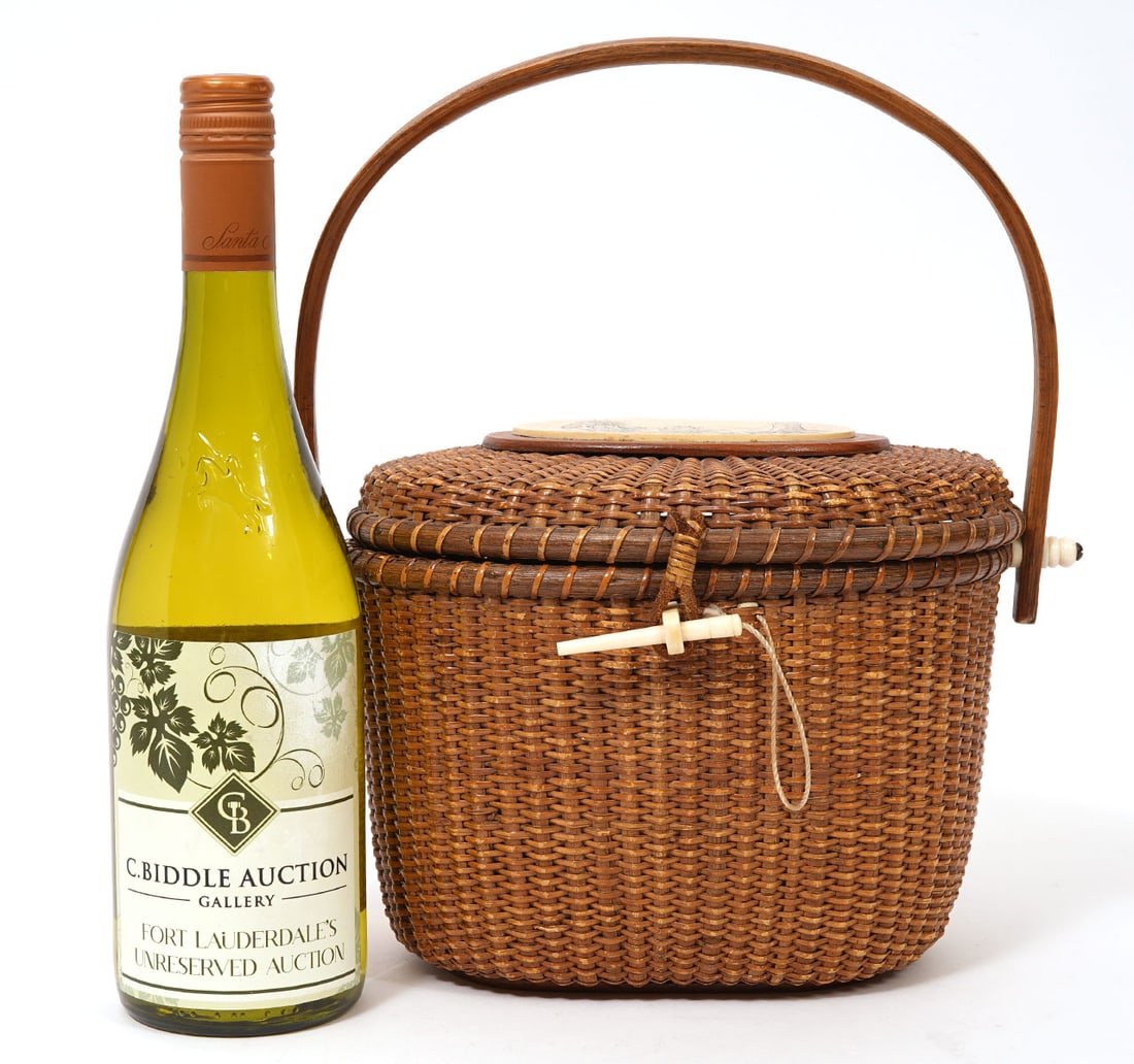Farnum Nantucket Basket Purse w/ Scrimshaw: Nantucket Basket Purse with Scrimshaw plaque, signed Farnum on underside with a Penny inside. Measures 12"L x 10"W x 7.5"H. Condition report: Common wear for age and use, please see all photos. Contac