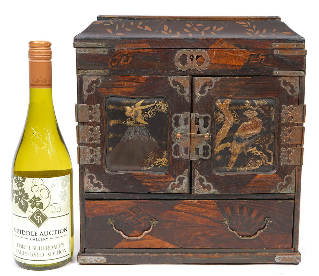 Japanese Lacquered Parquetry Table Top Cabinet (1 of 13)