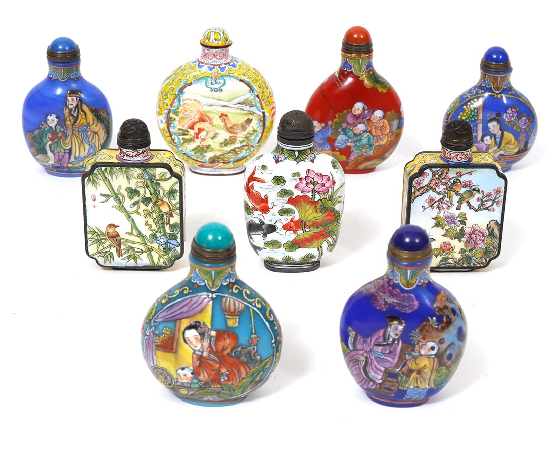 9 Chinese Snuff Bottles in Case (1 of 18)