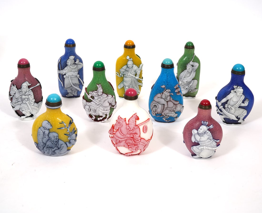 10 Chinese Peking Glass Warrior Snuff Bottles (1 of 18)