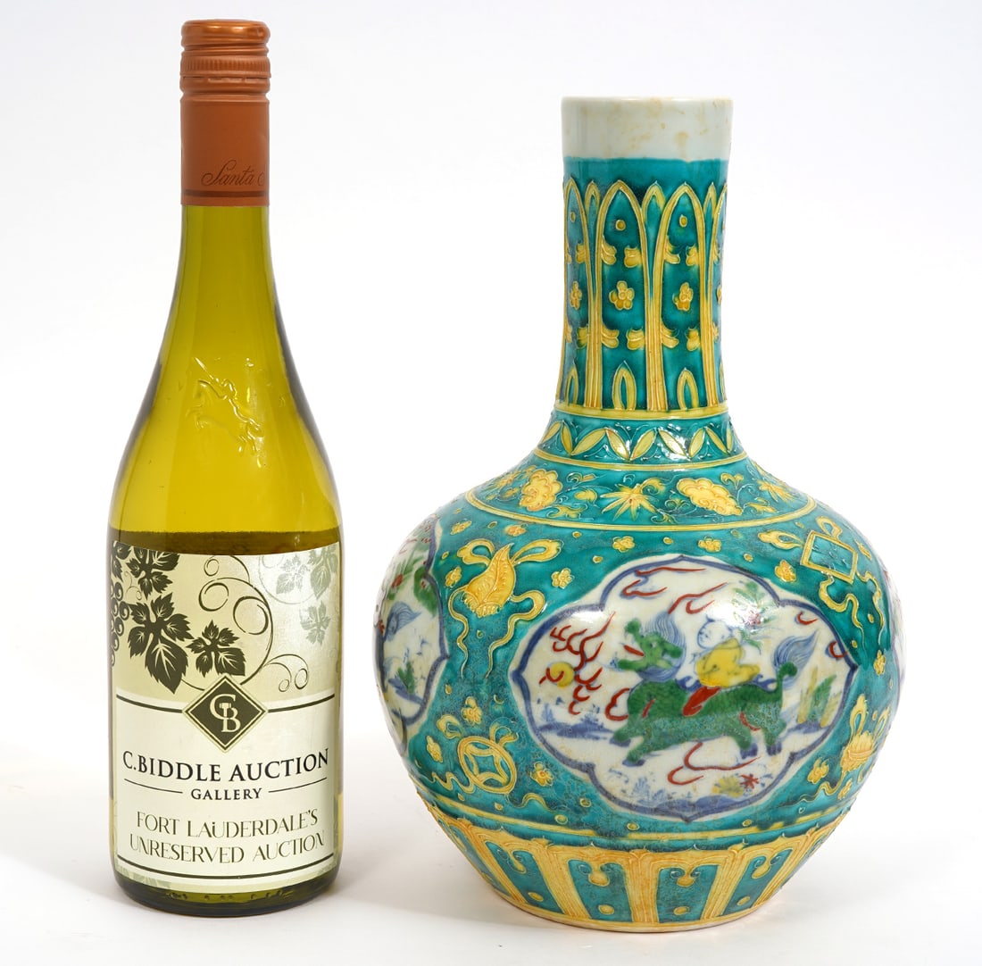 Chinese Wucai Porcelain Vase (1 of 11)