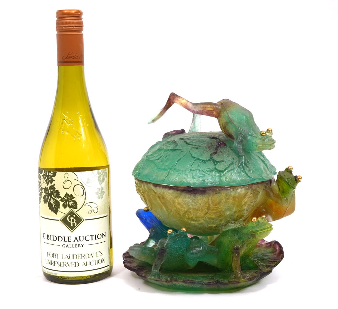 Daum French Pate-de-Verre Frog Compote: Daum French Pate-de-Verre frog compote, signed underside. Measures 8.5"H x 8.5"W. Condition report: AS-IS condition, some missing pieces/chips, please examine all photos closely. Contact C. Biddle Auc