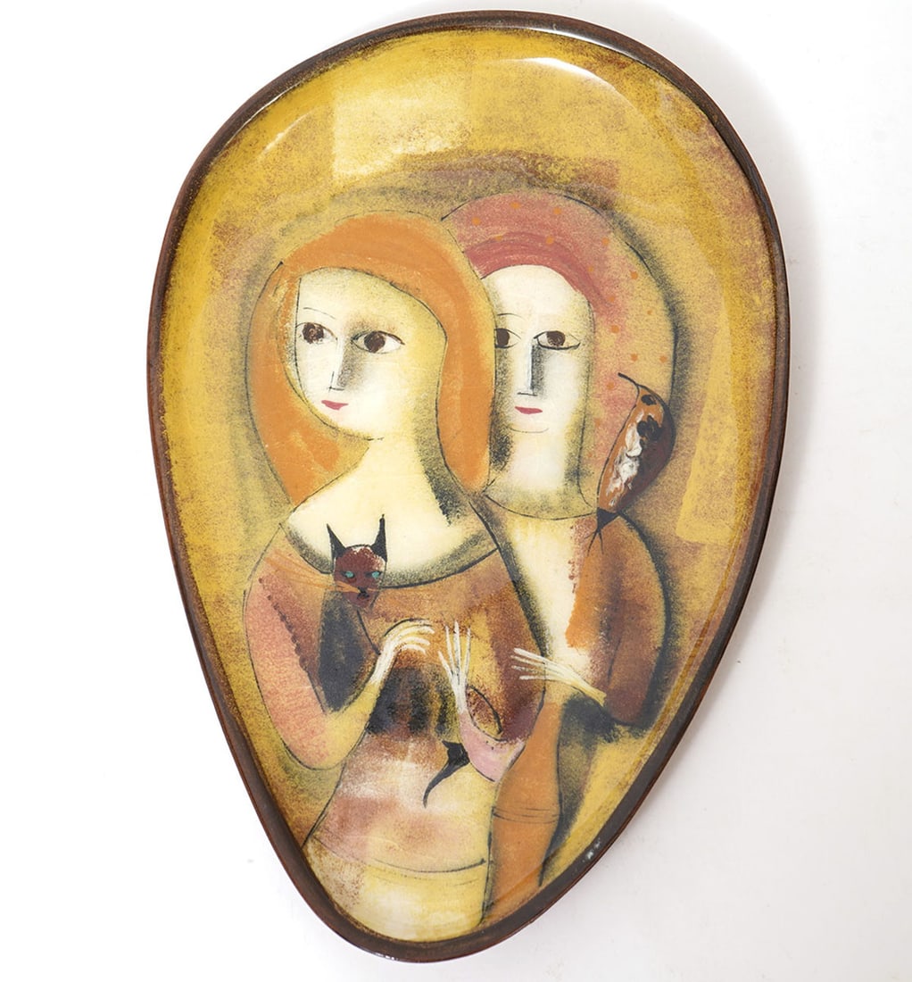 Pillin Pottery Mid Century Modern: Pillin Pottery Mid Century Modern dish featuring two female figures with a cat and bird. Measures 11"L x 7"W. Condition report: Good condition, please examine all photos closely. Contact C. Biddle Auc