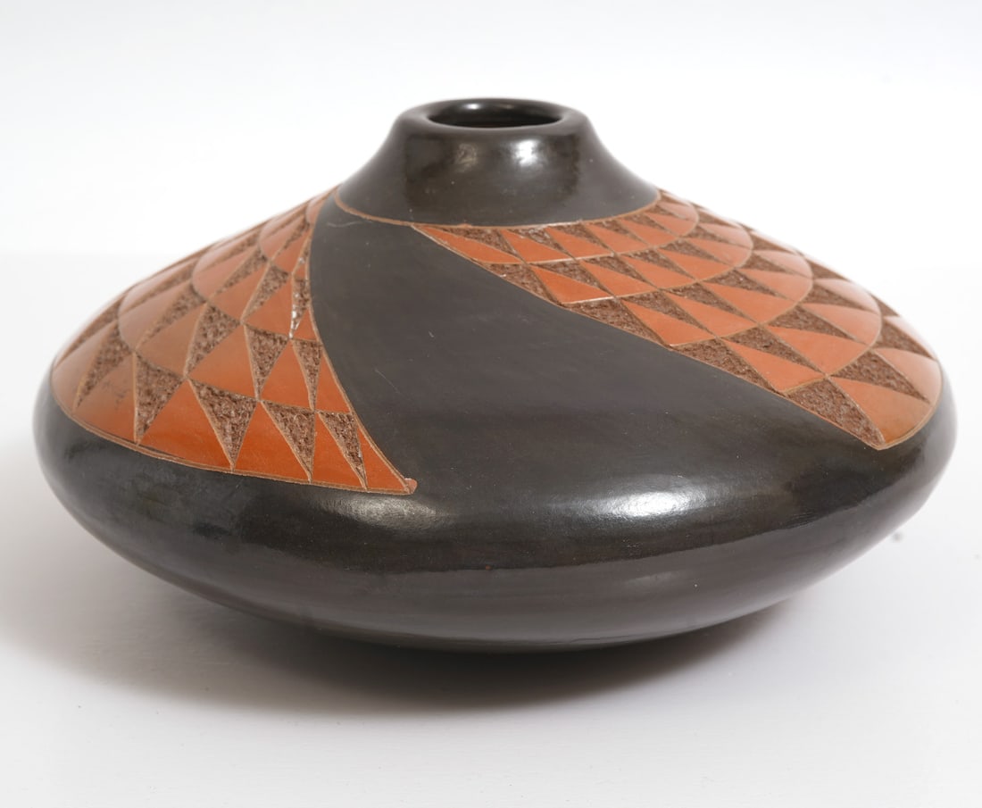 Heriberto Bracamonte Handcrafted Pottery Vase (1 of 9)