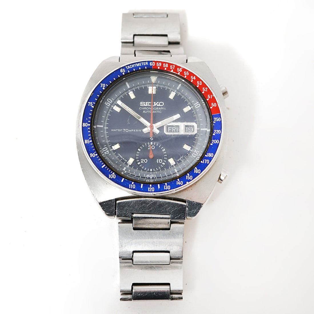 Seiko Progue Vintage Chronograph Men's Watch: Seiko Pogue 6139-6002 vintage chronograph men's watch has not been tested for accuracy. Condition report: wear to crystal over dial commensurate with age and use, please see all photos. Contact C. Bid