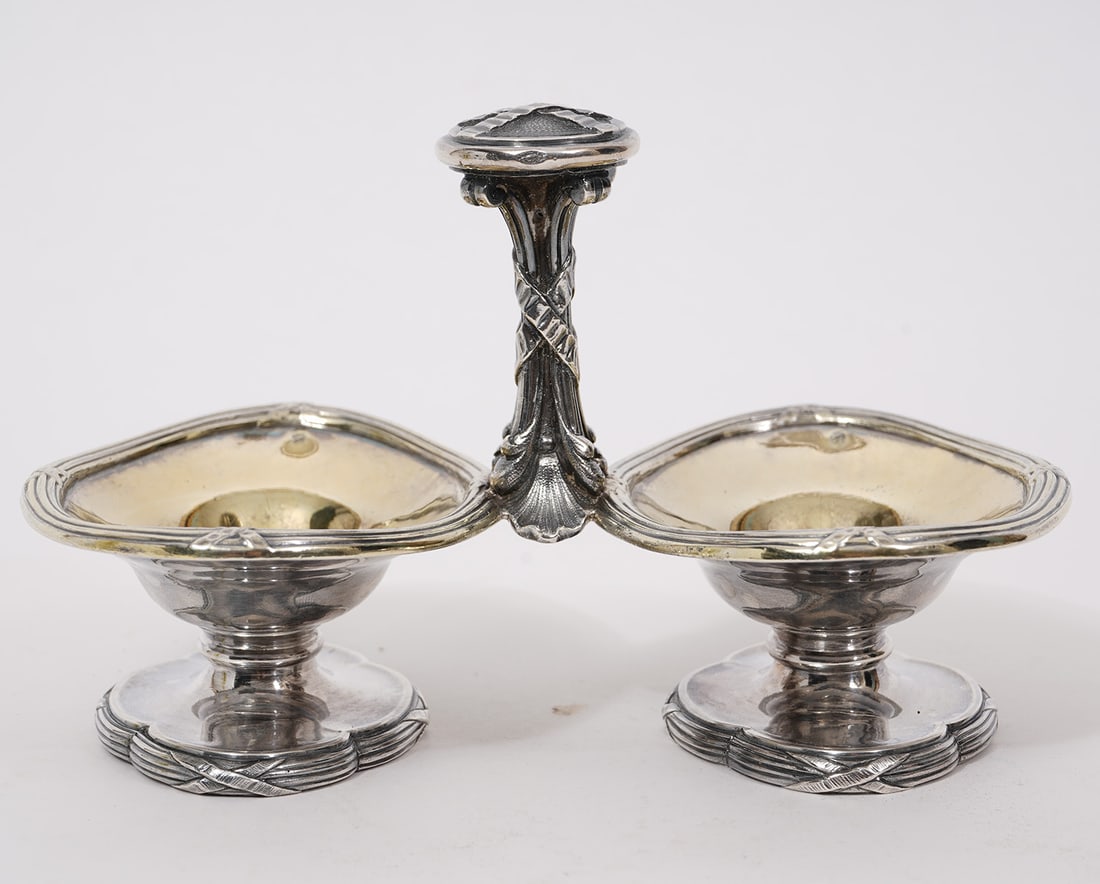 Odiot French 950 Silver Gilt Master Salts: Odiot French 950 silver master salts, features gilt bowl and classical motif. Measures 4"W x 6.25"W. Weight- 282.5g. Condition report: Good condition, please examine all photos closely. Contact C. Bid