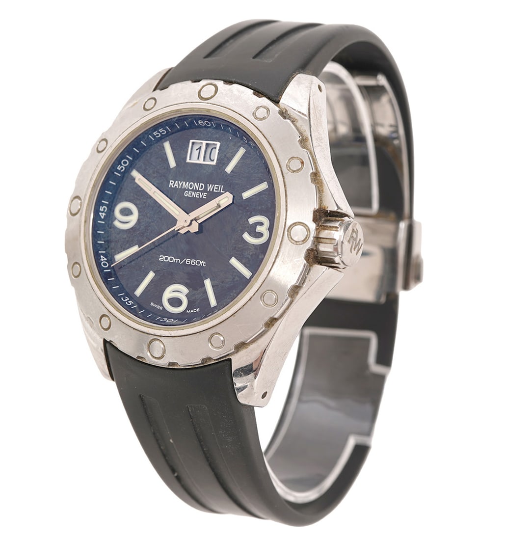 Raymond Weil 8100 Sport Swiss Quartz Watch: Raymond Weil 8100 Sport Swiss quartz watch with black rubber strap and sapphire crystal, signed crown. 43.5mm case. Condition report: Good condition, minor signs of wear, please examine all photos clo