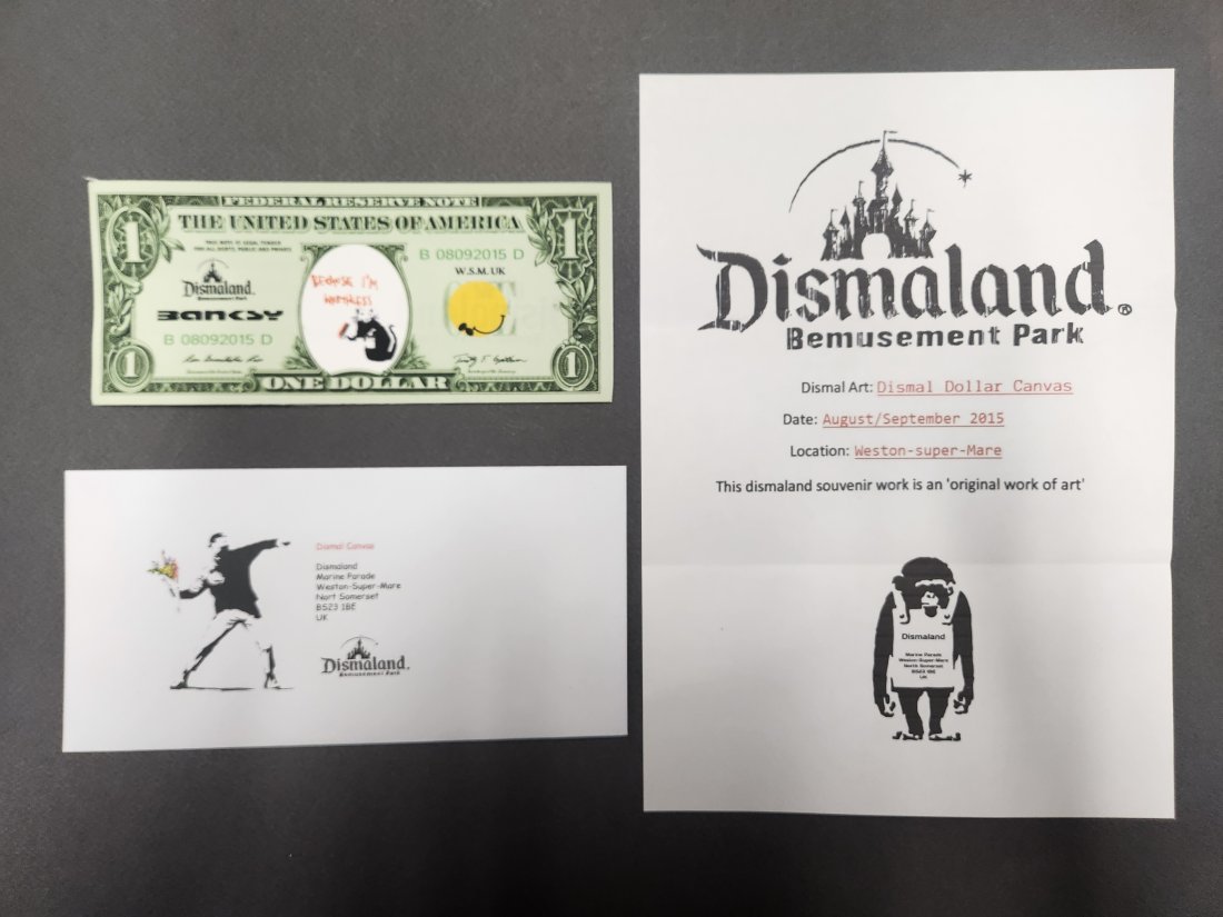 Banksy (born: Bristol, UK 1974), (after),1 Dollar Note Canvas + Ticket Dismaland: Banksy (born: Bristol, UK 1974), (after),1 Dollar Note + Ticket DismalandSize:20.8 cm x 8.5 cmWe ship with a tracking number, we offer combined shipping. For any questions, please contact us. You and 