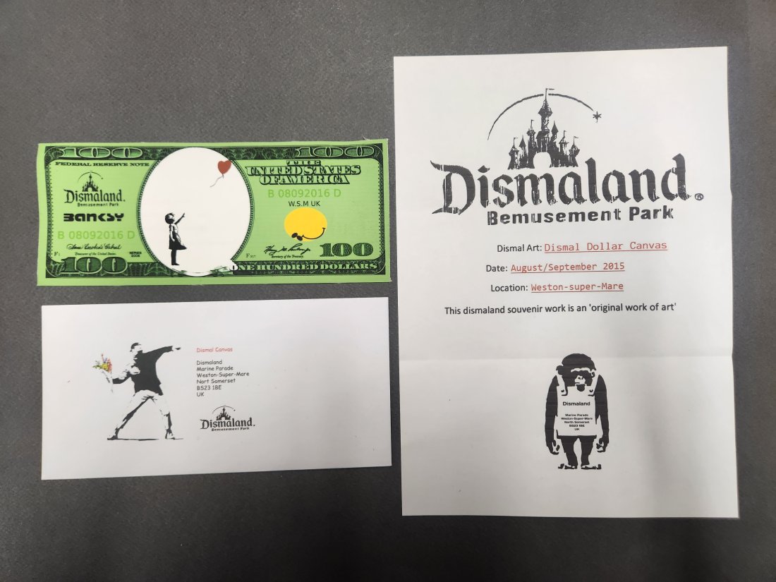 Banksy (born: Bristol, UK 1974), (after),100 Dollars Note Canvas + Ticket Dismaland: Banksy (born: Bristol, UK 1974), (after),100 Dollars Note + Ticket DismalandSize:20.8 cm x 8.5 cm We ship with a tracking number, we offer combined shipping. For any questions, please contact us. See 