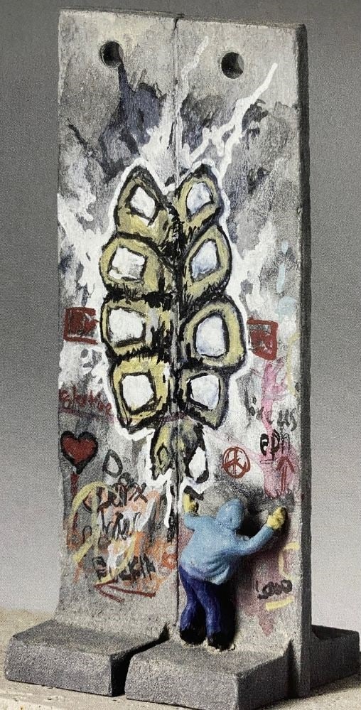 The Walled Off Hotel, Banksy, key Fob Sculpture. Original, Limited Edition,: The Walled Off Hotel, Banksy, key Fob Sculpture. Original, Limited Edition, 2022 New Edition Key Ring Sculpture. The Walled Off Hotel