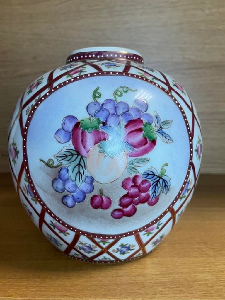 Porcelain Regency jar: Porcelain Regency jar
