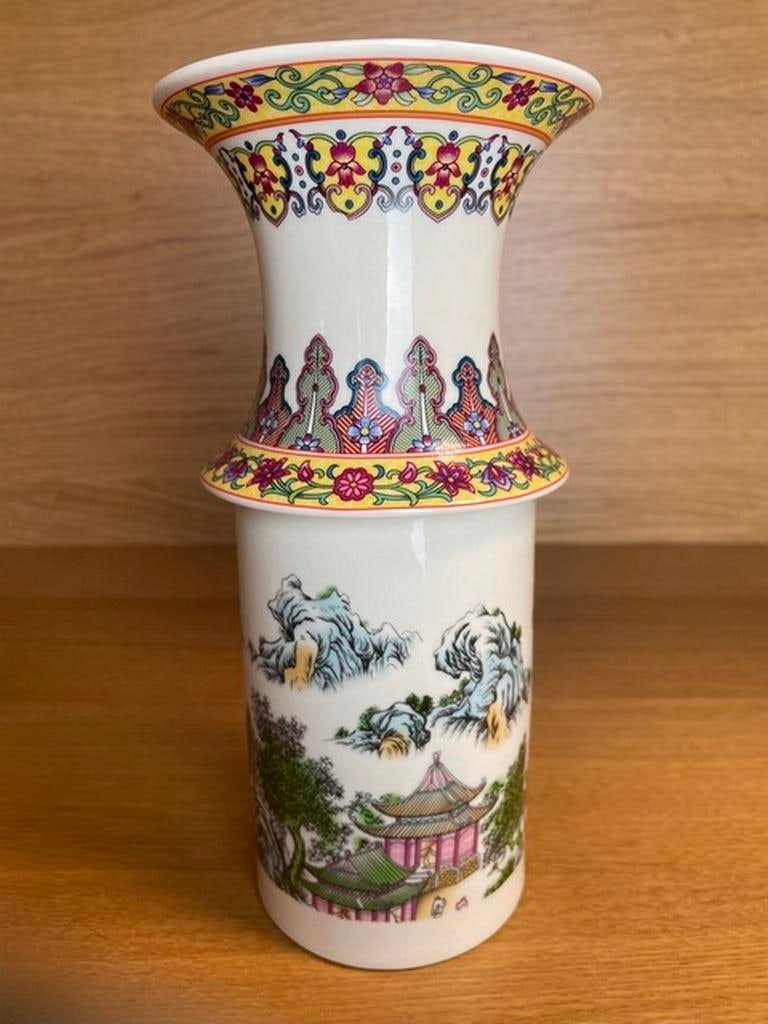 Elaborate Chinese Antique ceramic hollow-out peach flower bird auspicious designs vase: Elaborate Chinese Antique ceramic hollow-out peach flower bird auspicious designs vase