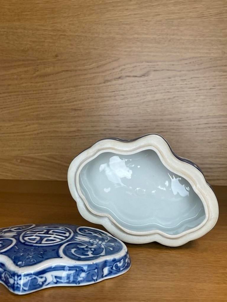 Vintage Japanese Calico Flow Blue Floral Pattern Lidded Porcelain Dish - 3