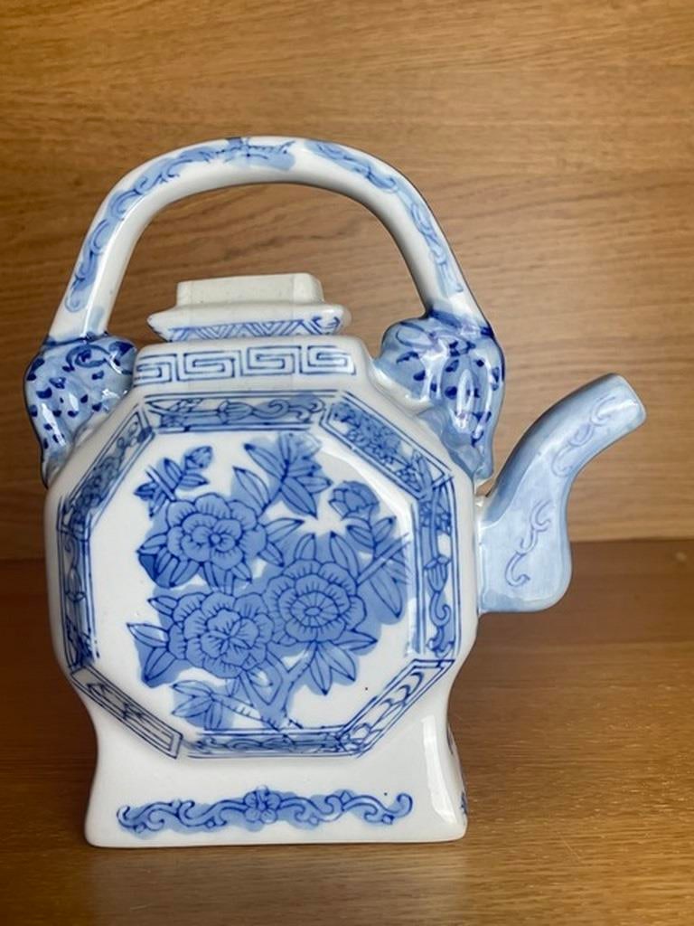 Vintage Porcelain Blue & White Teapot Sake Pot, Asian Oriental Octagon Shape (1 of 4)