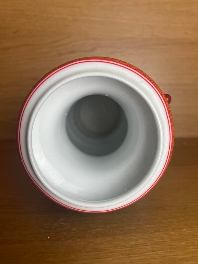 A famille rose vase, late Qing dynasty/Republic with Qianlong mark. - 3