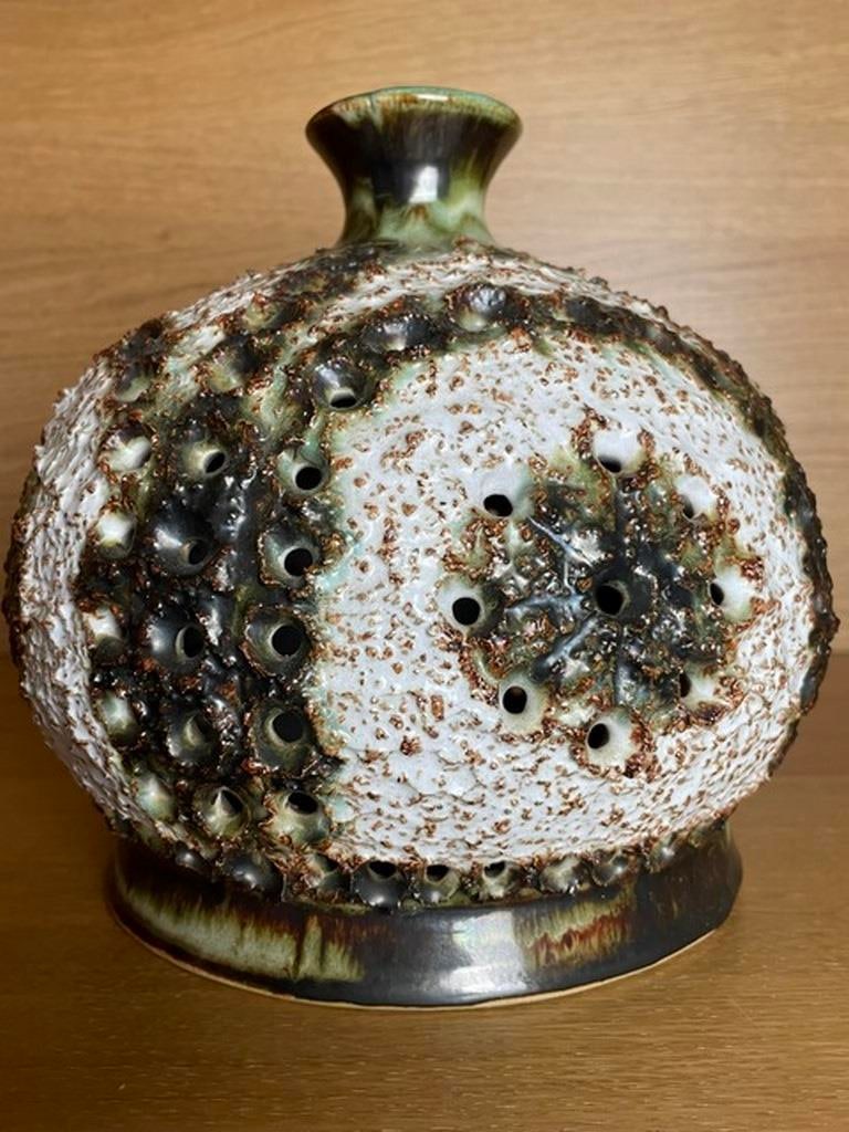 Mid century modern Kingo Keramik Danish design stone ware ceramic ceiling lamp with organic shaped p: This ceiling lamp is designed and made by Inger Folmer-Larsen for Kingo Keramik in the 1970s. It has a beautiful colered glaze with holes in the clay which provides a great light exposure and shadow p