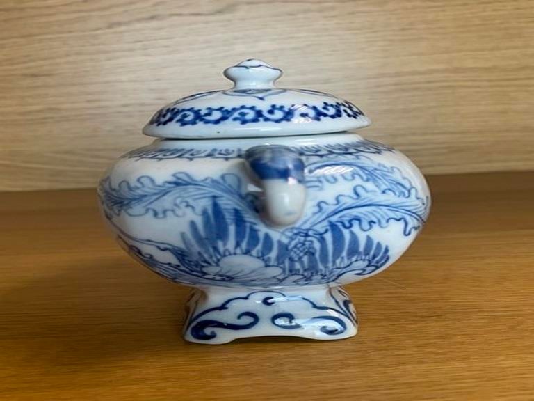 19TH CENTURY JAPANESE ANTIQUE PORCELAIN TEAPOT - 2