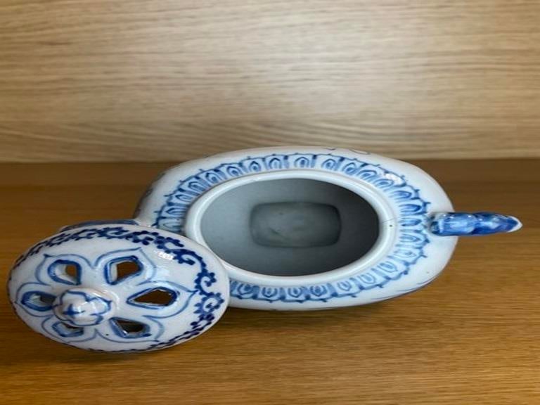 19TH CENTURY JAPANESE ANTIQUE PORCELAIN TEAPOT - 3