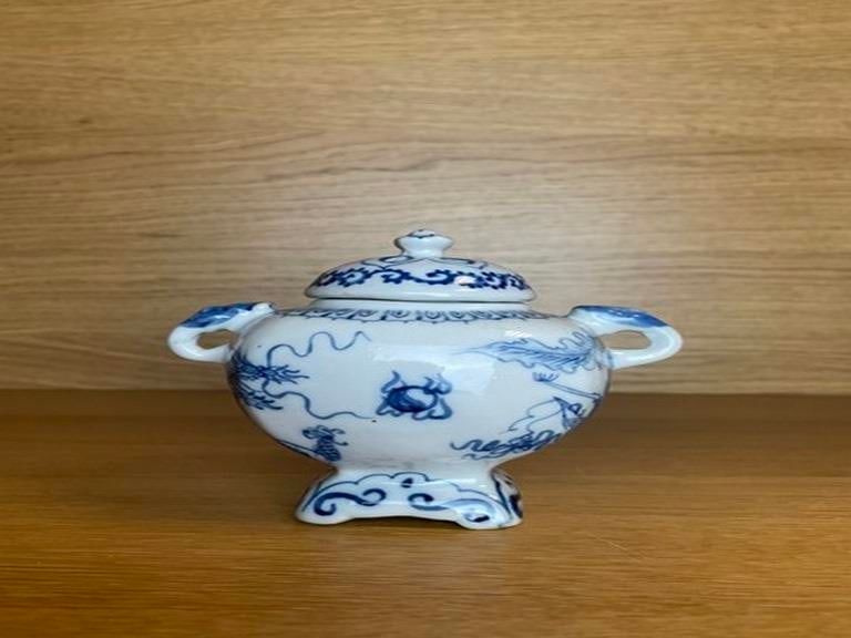 19TH CENTURY JAPANESE ANTIQUE PORCELAIN TEAPOT - 4