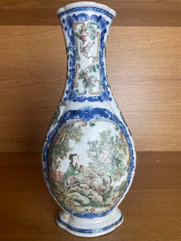 Chinese famille rose vase decorated with a garden scene // Qianlong mark - 20th century (1 of 6)
