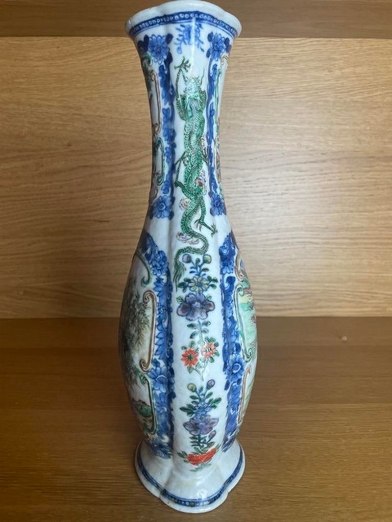 Chinese famille rose vase decorated with a garden scene // Qianlong mark - 20th century - 2