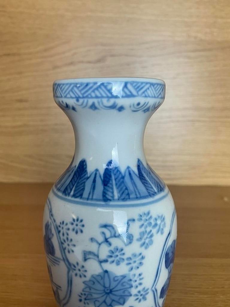 Vintage blue and white chinoiserie ceramic flower vase - 3