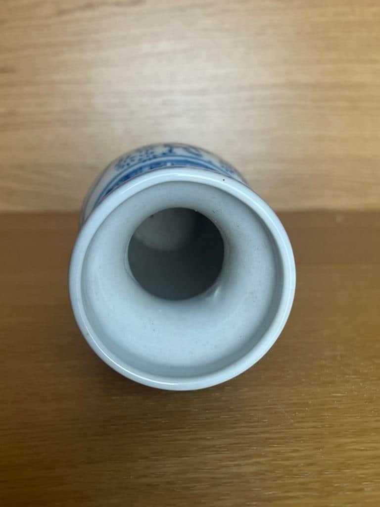 Vintage blue and white chinoiserie ceramic flower vase - 4