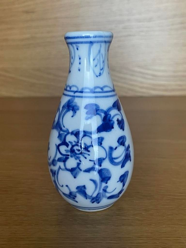 Mini Blue & white Chinese bud vase, 3 1/2" dollhouse Asian dÃ©cor - 2