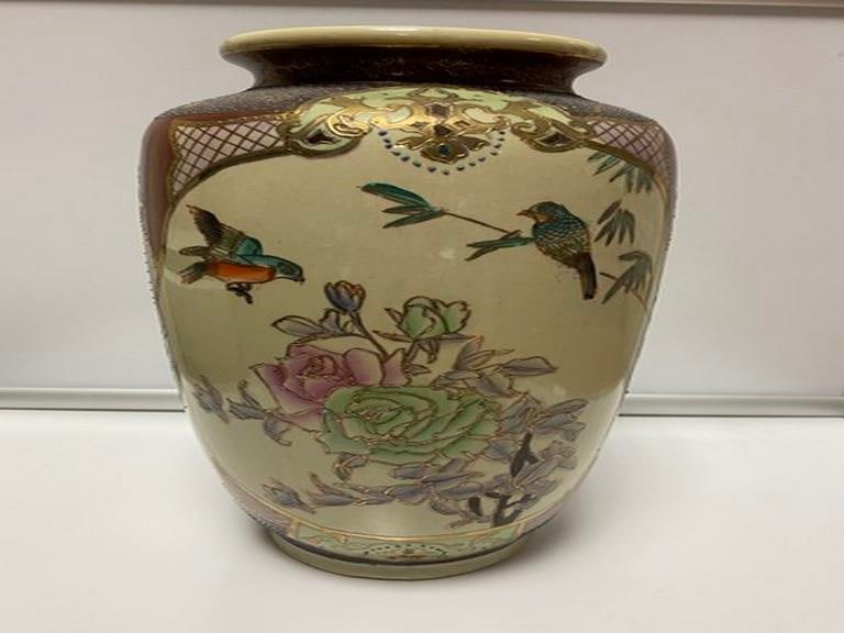 Antique large Chinese made Satsuma vase C1900-50 (1 of 7)