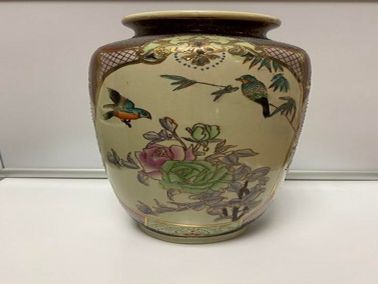 Antique large Chinese made Satsuma vase C1900-50 - 3