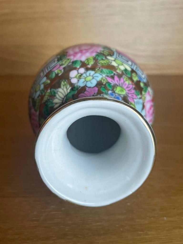 Miniature Vintage Chinese Porcelain Famille Rose Vase - 4