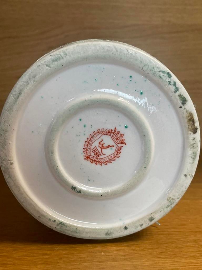 Round Chinese porcelain box, decorated with Chinese - 4