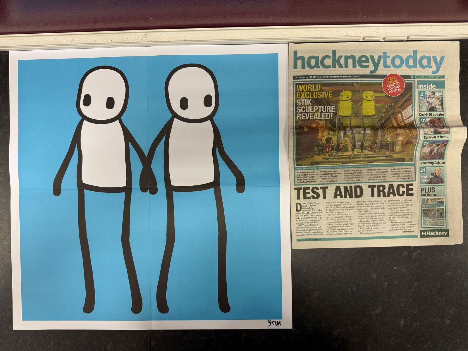 Stik, Original Holdings Hands, Blue, Signed, Limited Edition, Hackney Today: Artist: STIK Title: Holding Hands (Blue)Year: 2020 Dimensions : 50cm x50cm Edition: From the Rare Limited Edition Medium: Offset Lithograph in Colors Excellent Condition: Hand signed,