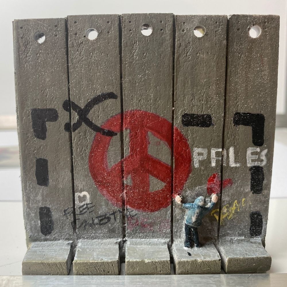 BANKSY. THE WALLED OFF HOTEL- WALL SECTION ART- 2022: BANKSY. THE WALLED OFF HOTEL- WALL SECTION ART- 2022 New Edition Wall Sculpture. Hand Painted. Wall Sculpture.Wall Section- 5 Panels - Size- 8.8 x 7.7 x 3.1cm Limited edition of 100- The Walled Off Ho