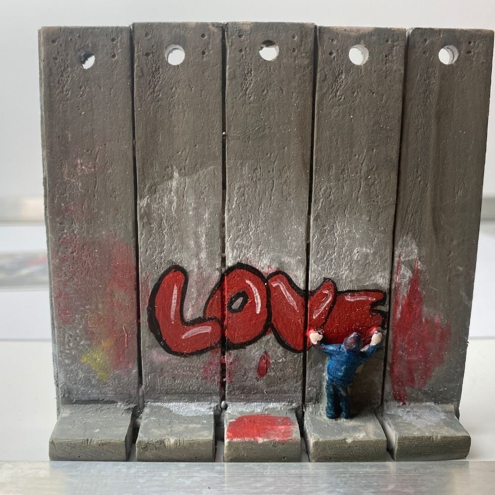 BANKSY. THE WALLED OFF HOTEL- WALL SECTION ART: BANKSY. THE WALLED OFF HOTEL- WALL SECTION ART- 2022 New Edition Wall Sculpture. Hand Painted. Wall Sculpture.Wall Section- 5 Panels - Size- 8.8 x 7.7 x 3.1cm Limited edition of 100- The Walled Off Ho