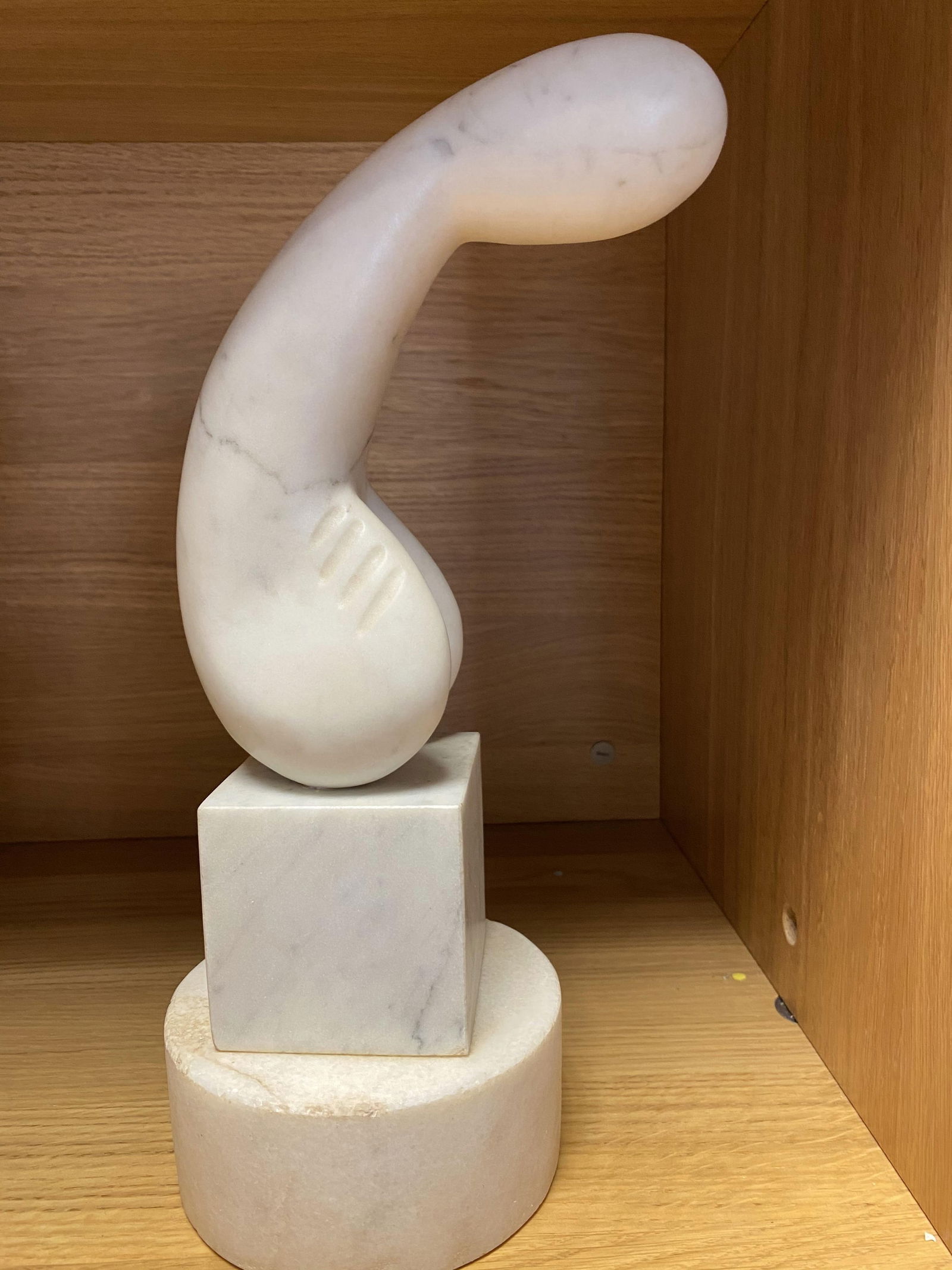 Constantin Brancusi (1876-1957) (After ) Marble Art Sculpture Signed And Dated 1943: Constantin Brancusi, (After) Marble Art Sculpture Signed And Dated 1943.5.5Kg Constantin Brancusi (1876-1957)- Provenance- private collection and it was gifted direct by the artist in the 1940s to a l
