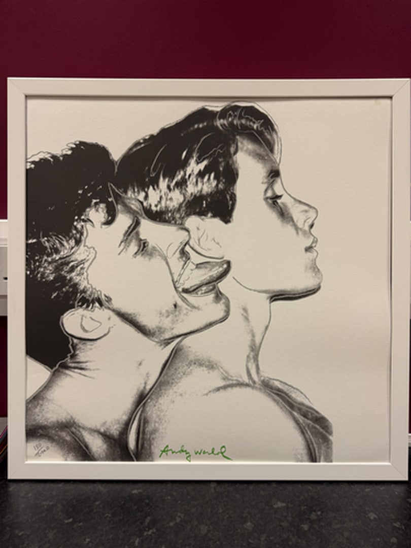 ANDY WARHOL RARE 1986 LMD ED LARGE FINE ART LITHOGRAPH PRINT.: ANDY WARHOL RARE 1986 LMD ED LARGE FINE ART LITHOGRAPH PRINT~(23 1/2" W X 23 5/8" H) THE PRINT IS SIGNED IN THE PLATE, HAND NUMBERED FROM THE EDITION OF 2400, CMOA STAMP ON THE REVERSE BACK SIDE. IT F