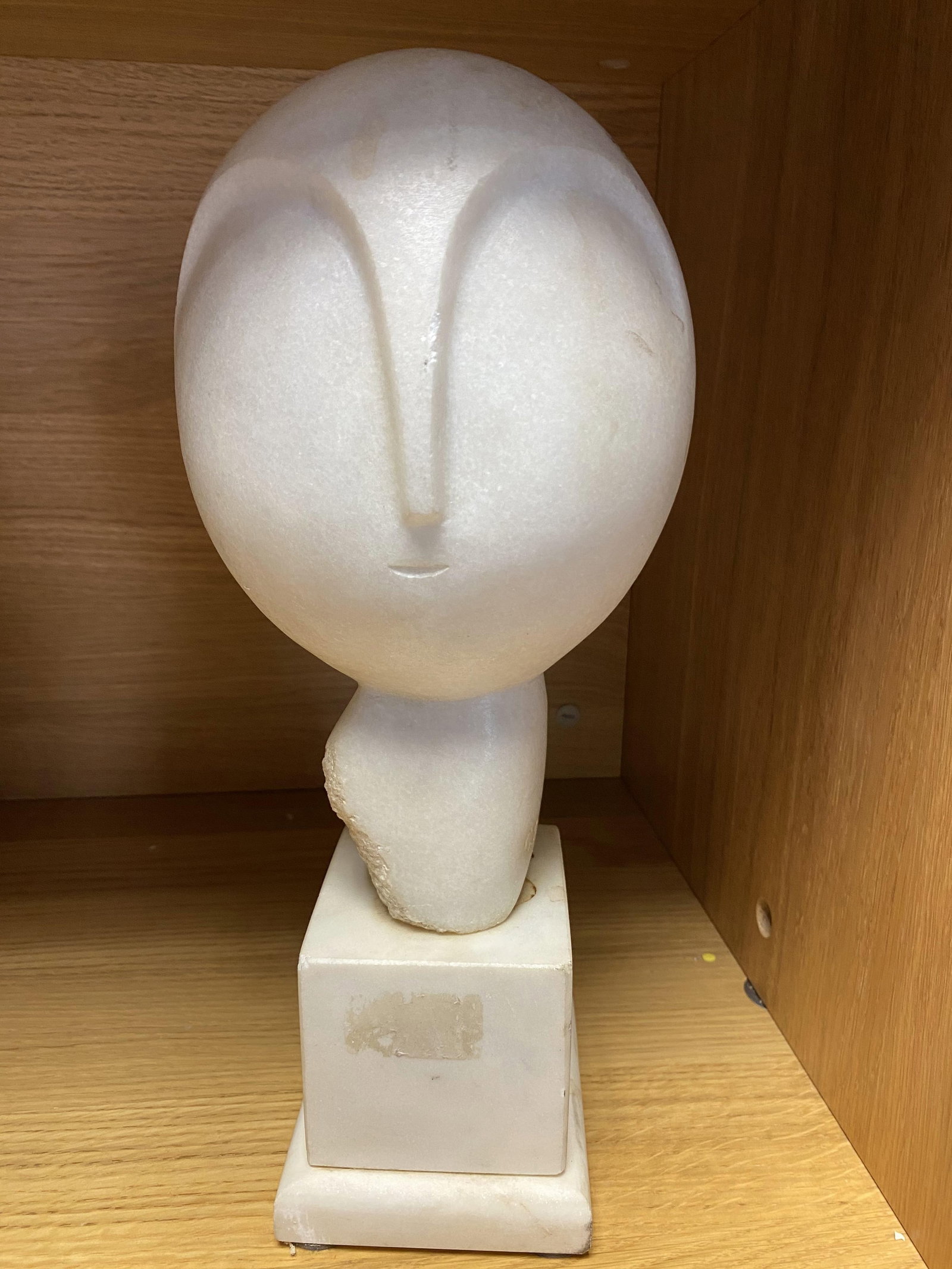 Constantin Brancusi (1876/1957), Marble Head Art Sculpture Signed And Dated 1939: Constantin Brancusi (1876-1957) (After) Marble Head Art Sculpture Signed And Dated 1939.6.6Kg- Provenance in private collection it was gifted direct by the artist in the 1940s to a lady in Budapest an