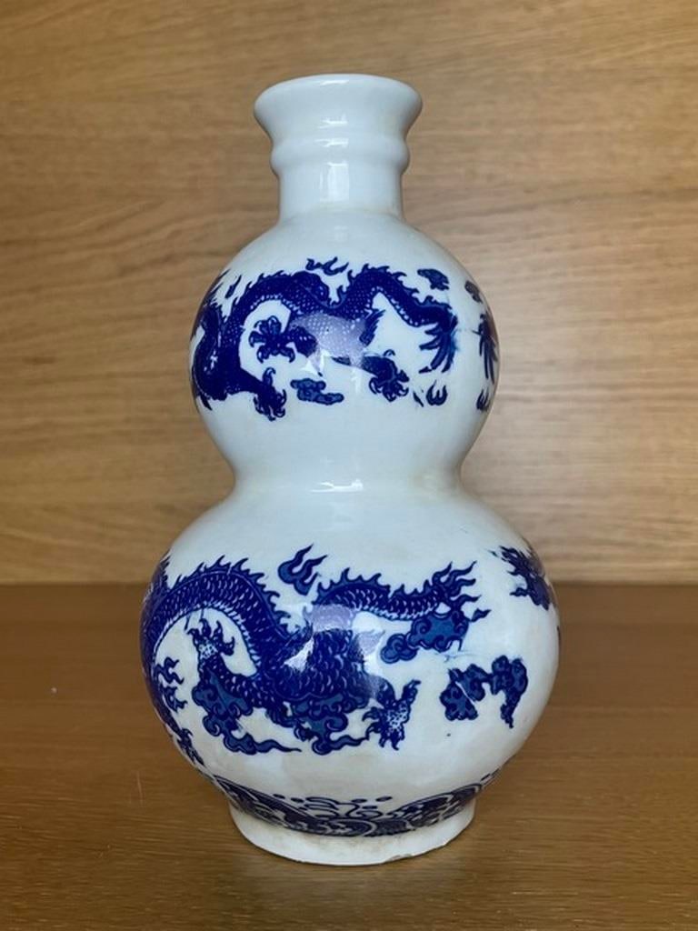 Old China Porcelain ming dynasty yongle mark Blue white cloud dragon Vase: Old China Porcelain ming dynasty yongle mark Blue white cloud dragon Vase