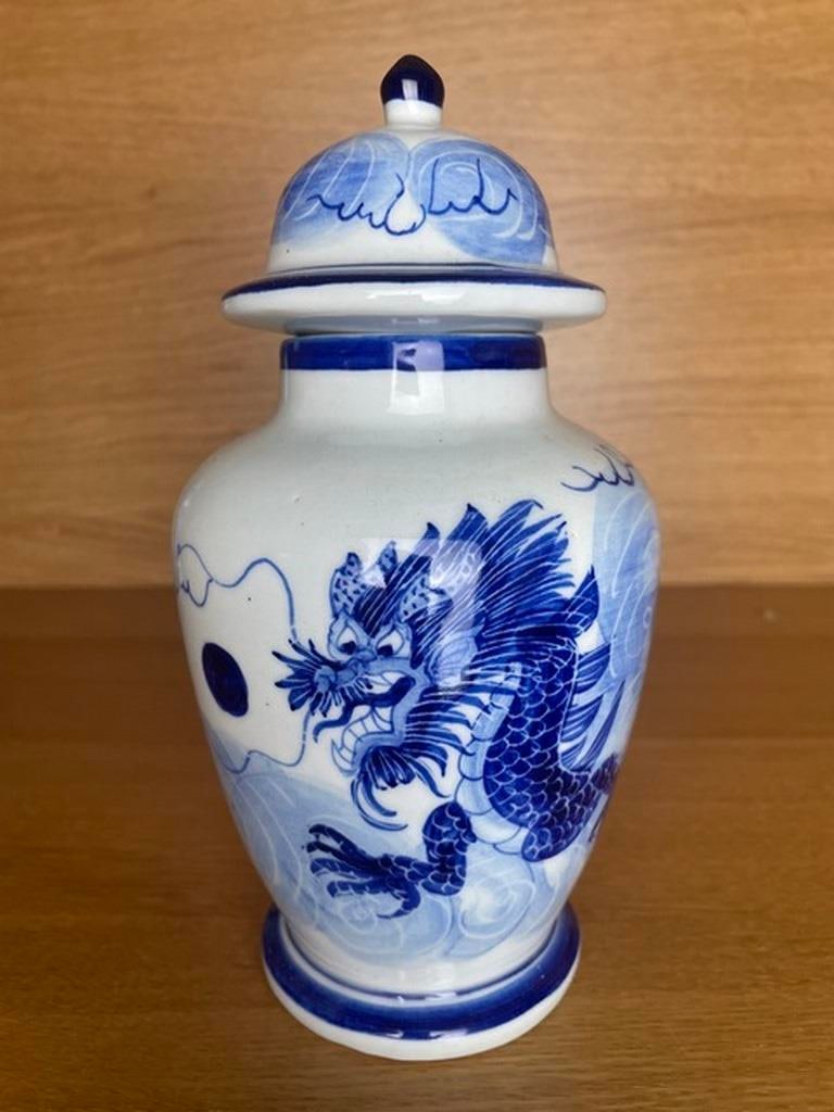 Antique vintage style porcelain ginger jar dragon design Great condition (1 of 4)