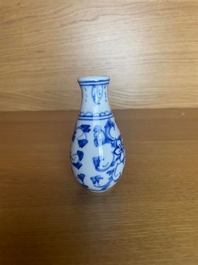 Mini Blue & white Chinese bud vase, 3 1/2" dollhouse Asian décor (1 of 5)