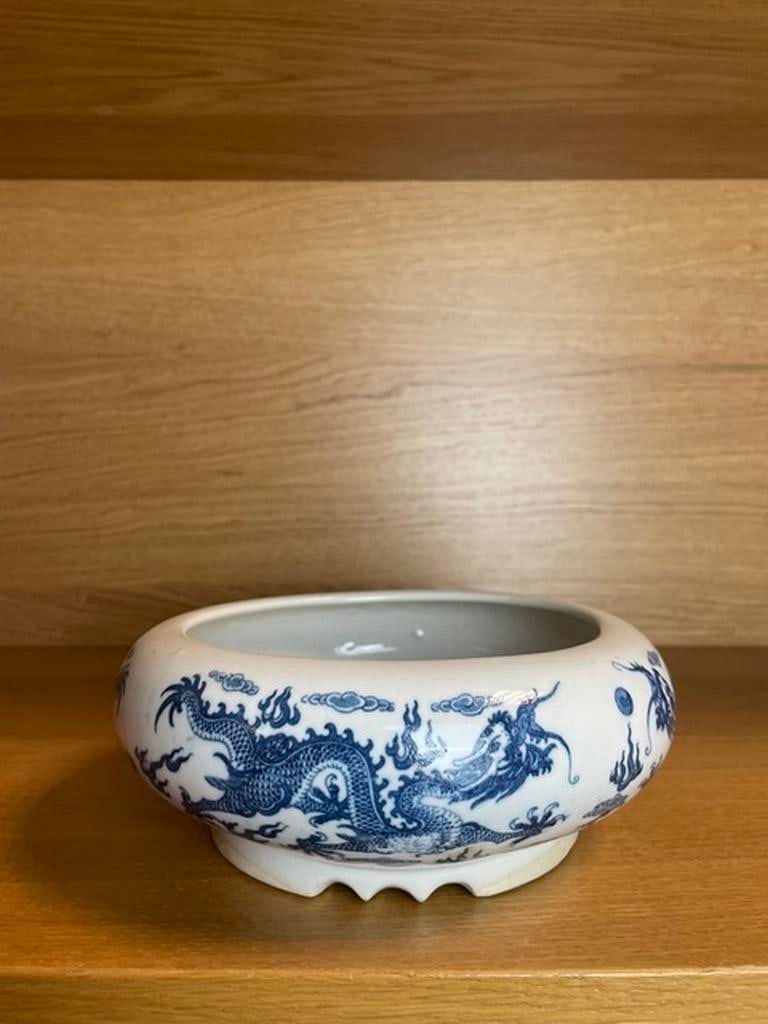 Antique Chinese Signed Pottery Blue and White Dragon: Signed Antique Chinese Blue and White Porcelain Bowl Blue/White Ceramic 10” circumference Measures 5.5""""""""""""""""H x 10""""""""""""""""W x 4""""""""""""""""D No imperfections Very good cond